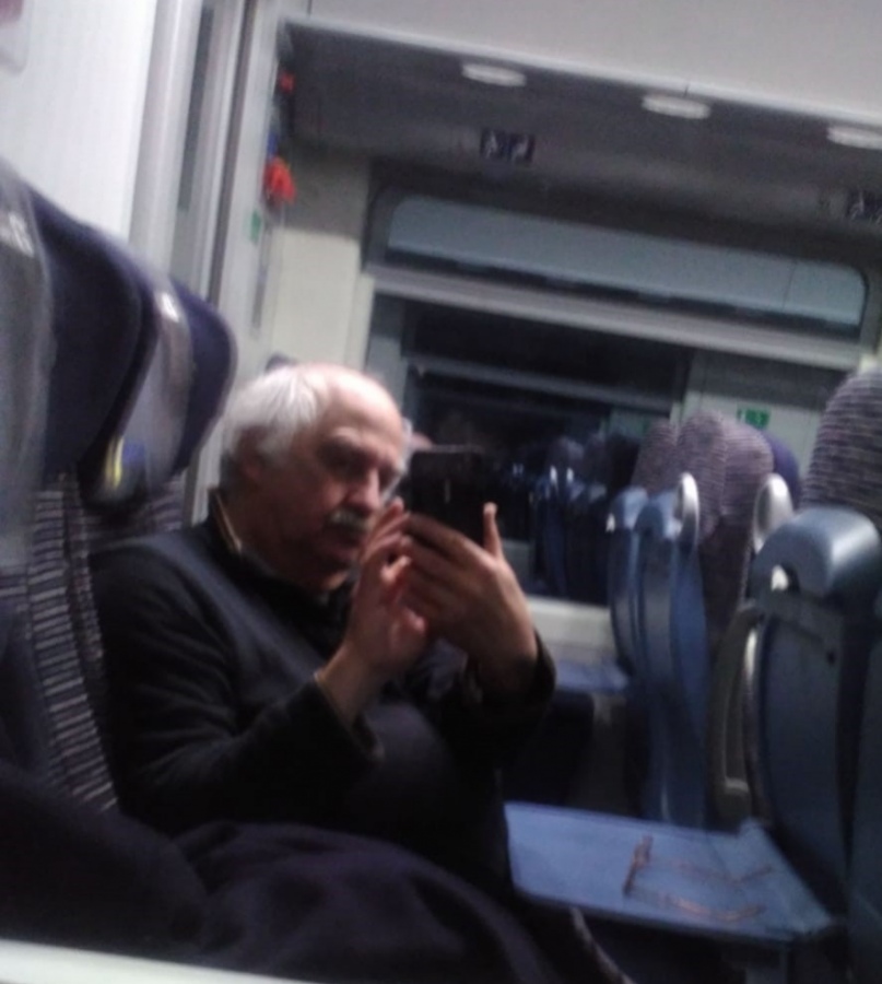 Conversazione alla stazione Brignole sconto Senior sul viaggio in intercity